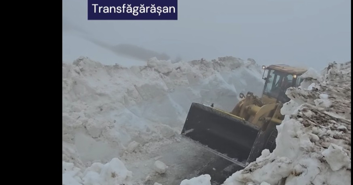 Misiune dificilă pe Transfăgărășan: Drumarii se luptă cu zăpadă de 5 metri și bolovani