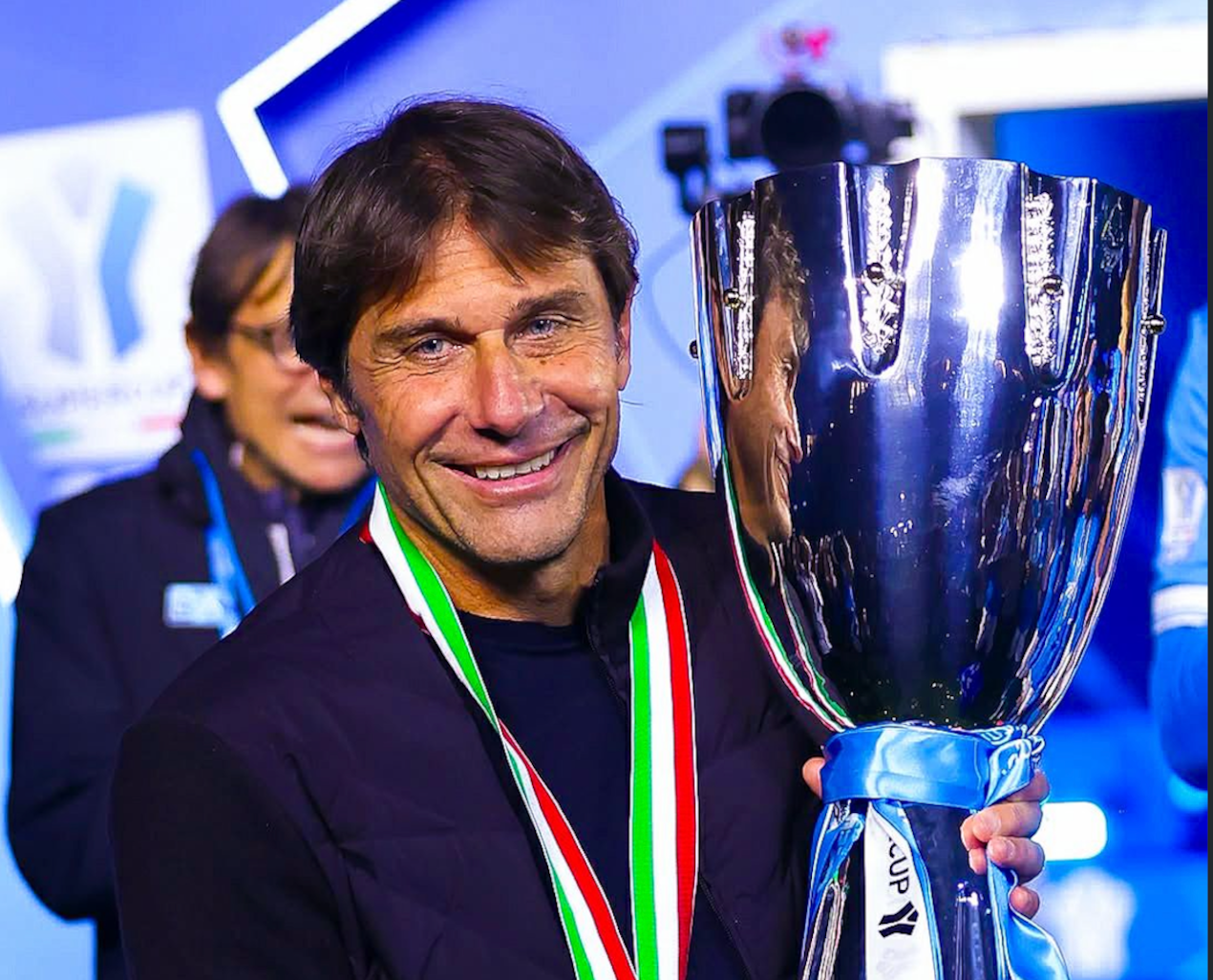 Călătorul la președinție Hakan Safi vorbește cu Antonio Conte