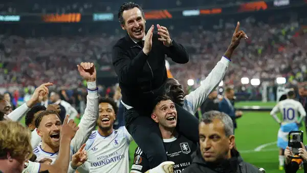 Unai Emery Conducătorul Aston Villa La Victorie în Europa League în Istanbul