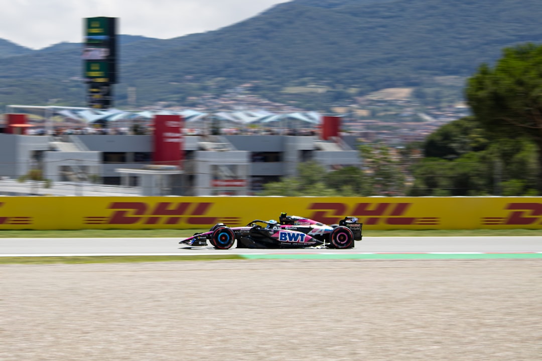 George Russell obține Pole Position pentru Gran Prix-ul Spaniei într-un thriller la Barcelona