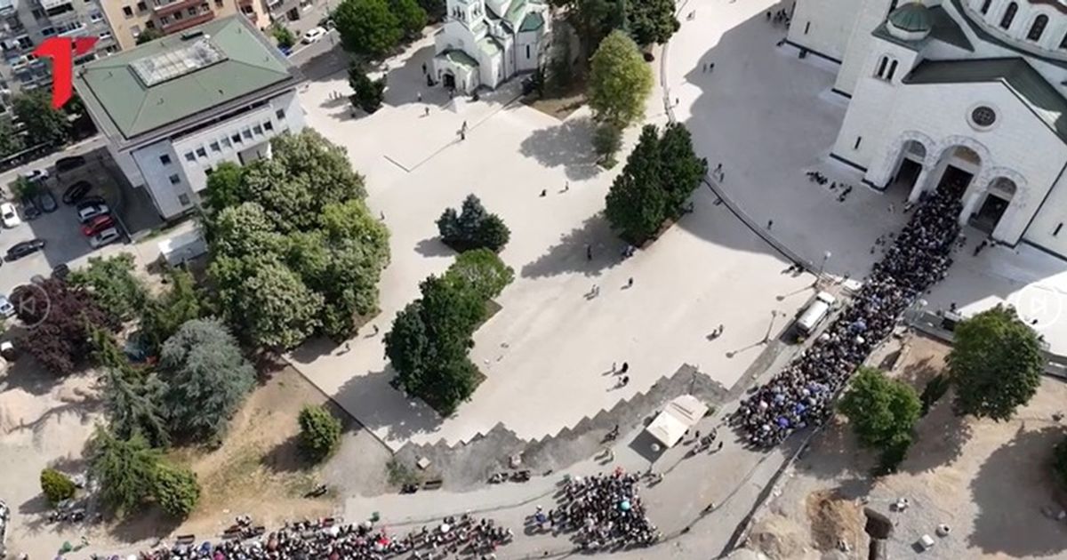 Drone-ul surprinde scene istorice la Belgrad: Râu de credincioși la Mănăstirea Sfântul Sava