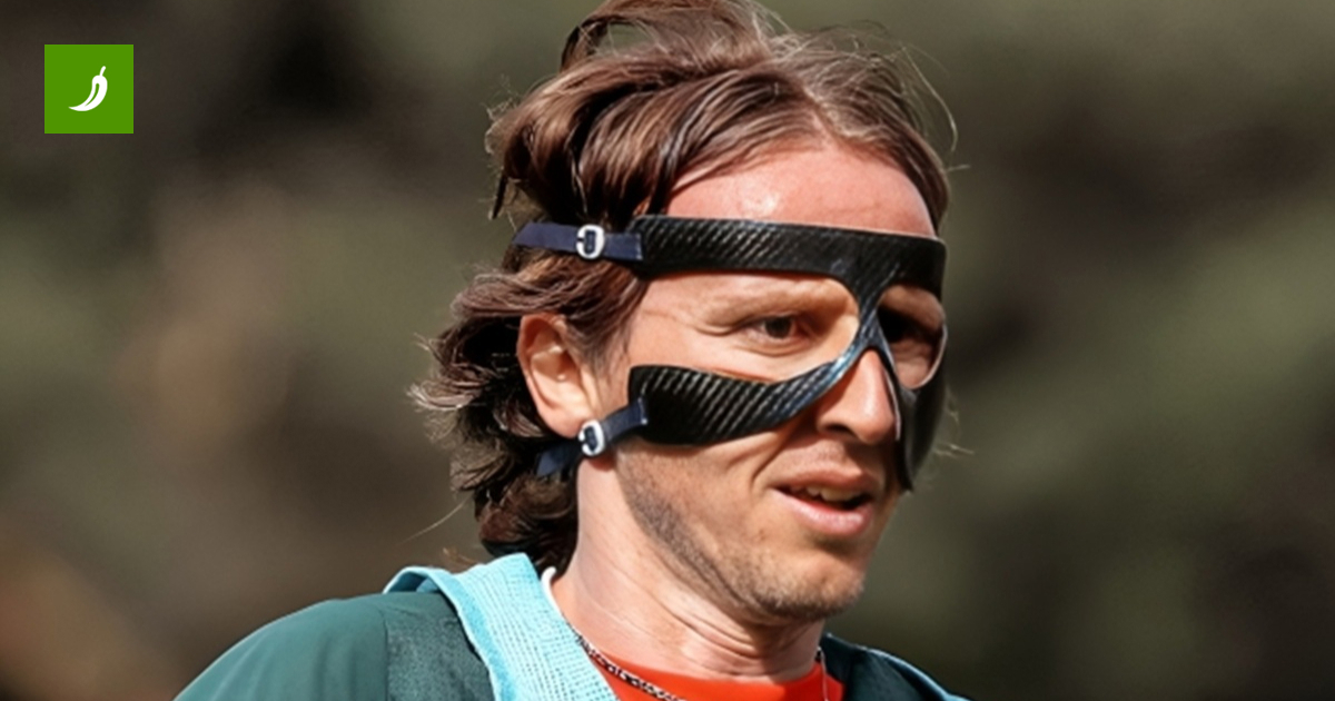 Modrić se întoarce pe teren cu un masăcu personalizat din carbon