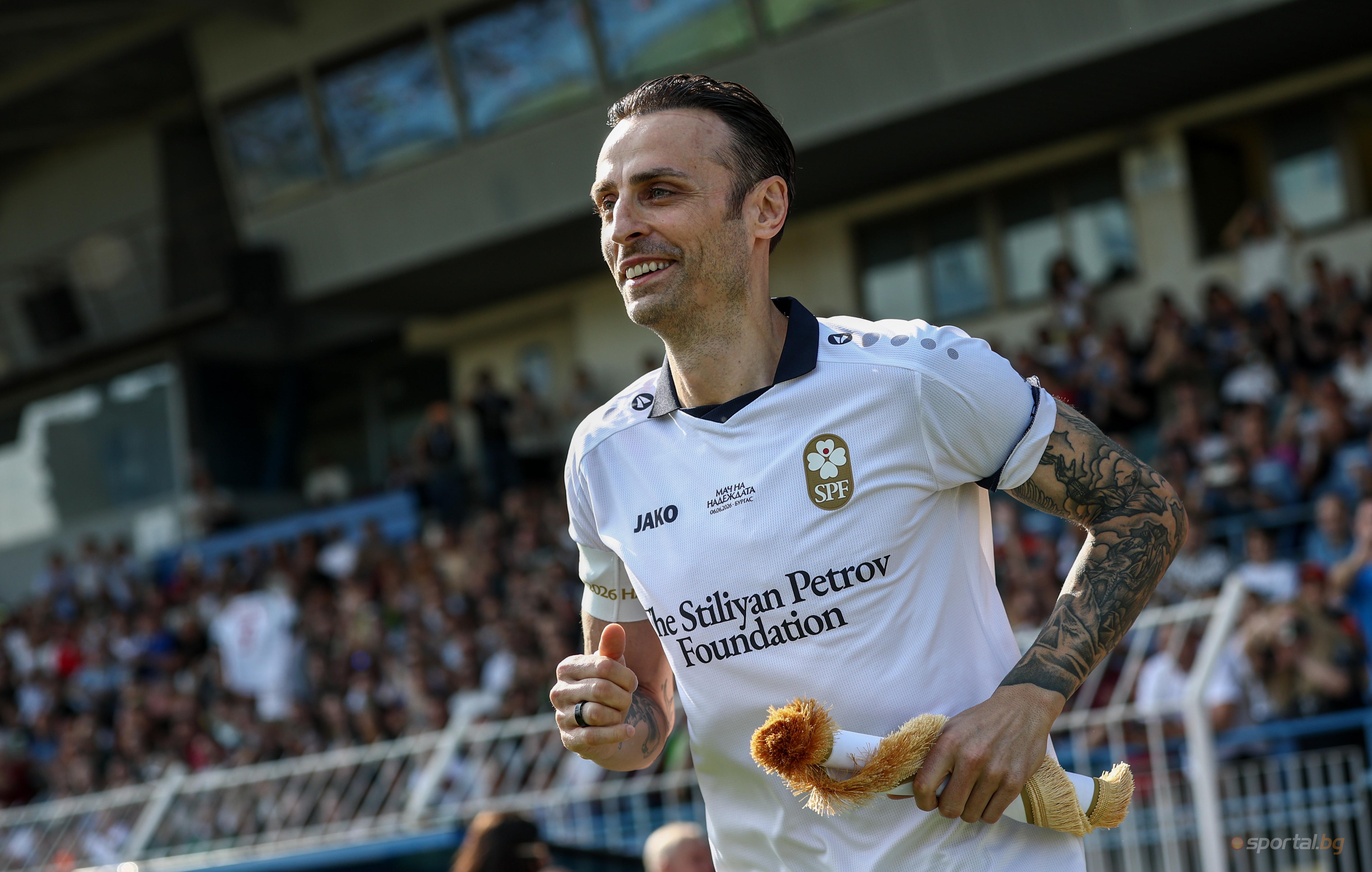 Berbatov contra Petrov: Stelele Mondiale câștigă 2-0 în meciul de caritate