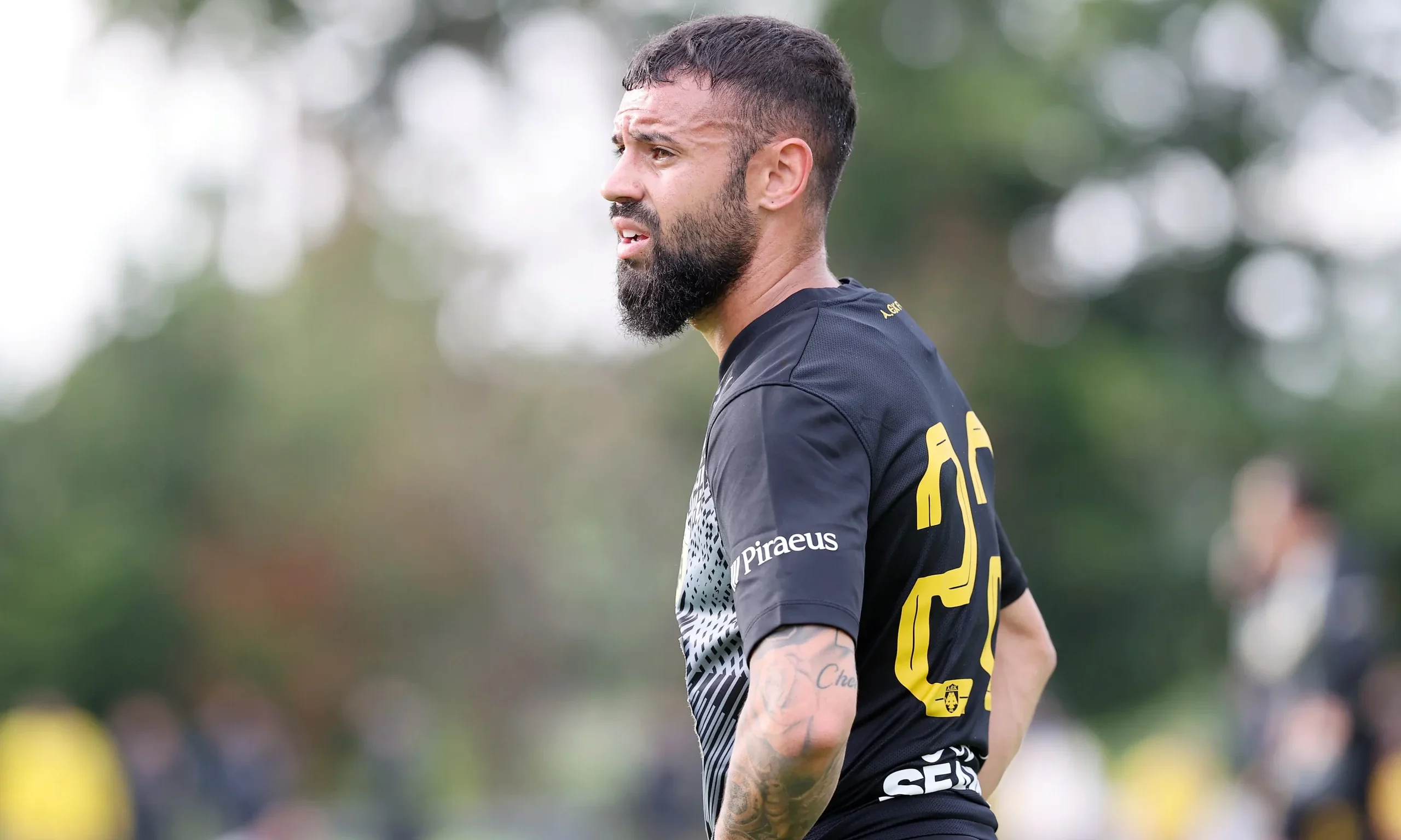 Aris țintește mijlocașul AEK-ului, Paulo Fernandes, în mijlocul discuțiilor contractuale