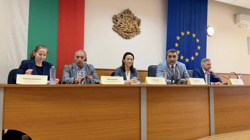 Președintele Federației Internaționale de Pentathlon Modern Rob Stuull Lăudă Pazardžik pentru Excelenta Organizare a Cuplei Mondiale