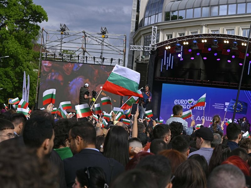 Mii s-au adunat în Sofia pentru a îlustra Dara după victoria sa la "Eurovision"