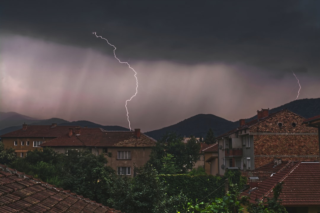 Alert de vreme sever: Furtuni intense și ploi torențiale acoperă Novi Sad și Voivodina