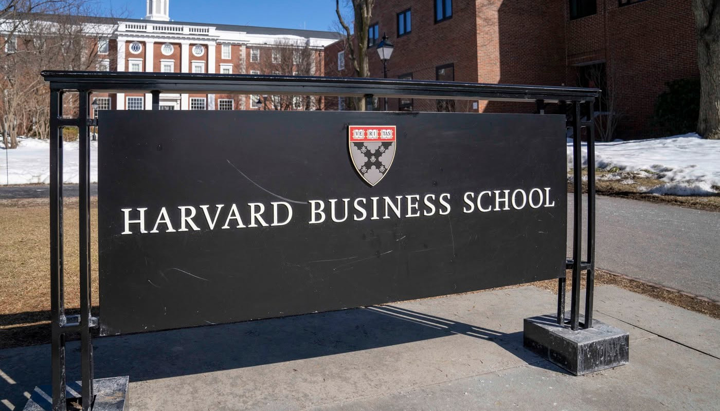 Camavinga Schimbă Pista cu Scaunul de Școală: Evadare la Harvard După Excluderea din Mondial