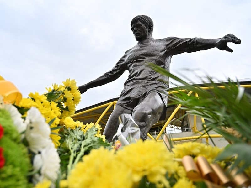 Zile istorice! Deschis monumentul pentru Dinko Dermenjiev-Chiko la Plovdiv (Fotografii)