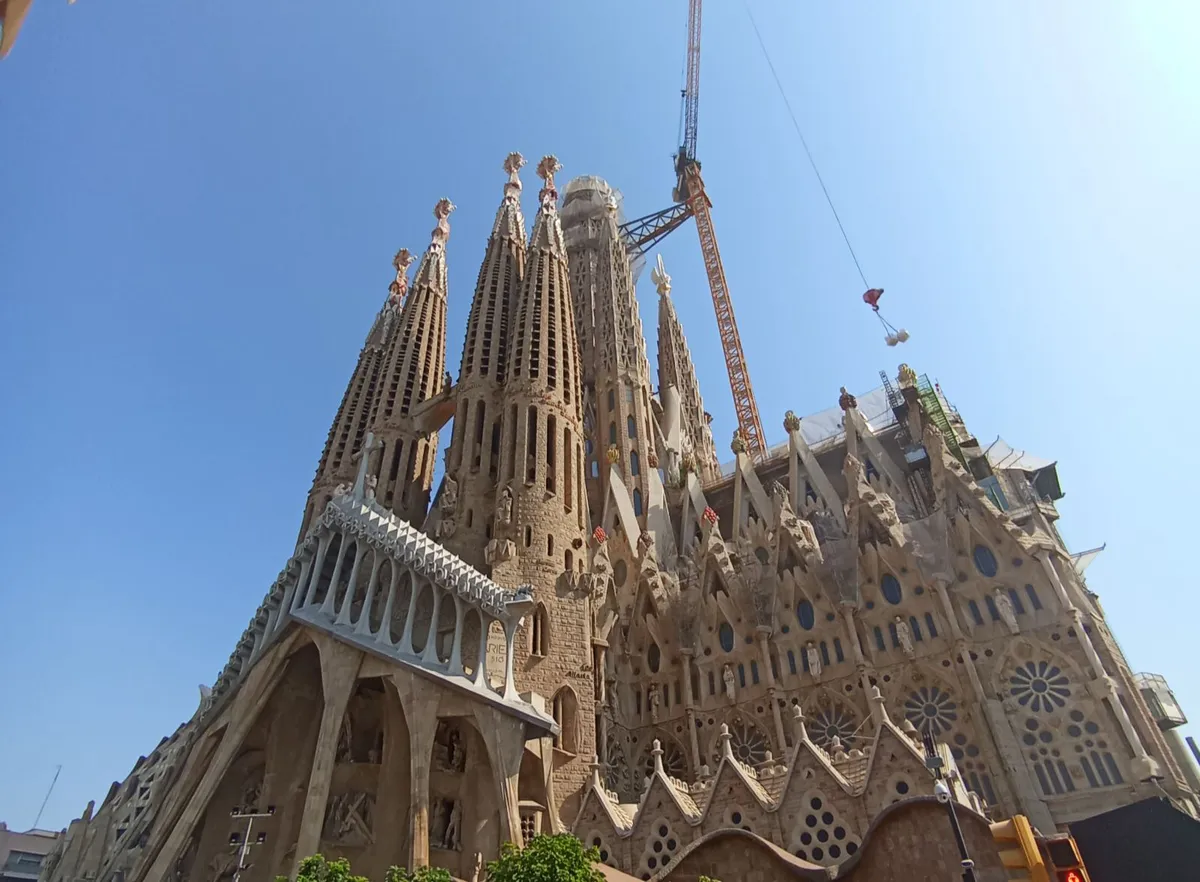 Balcoanele din Barcelona se închiriază cu până la 1.600 de euro pentru vizita Papei Leon al XIV-lea