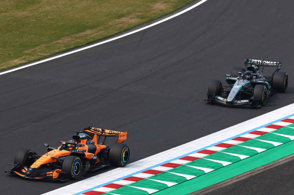 Războiul Cutiilor de Viteză: De Ce Setările McLaren-lor Îngroapă Mercedesul pe Drepțurile Scurte