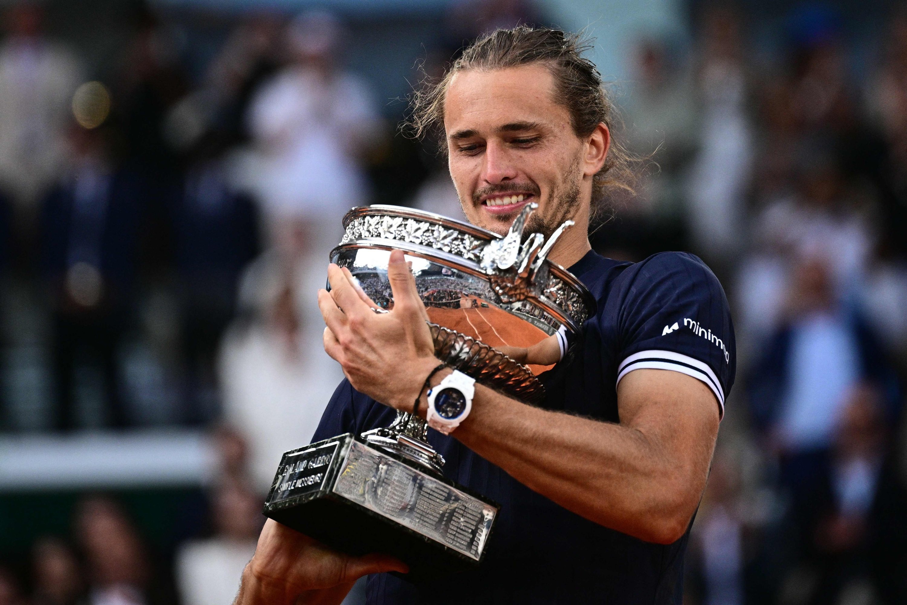 Zverev încheie seceta la Grand Slam cu o victorie emoționantă la Roland Garros