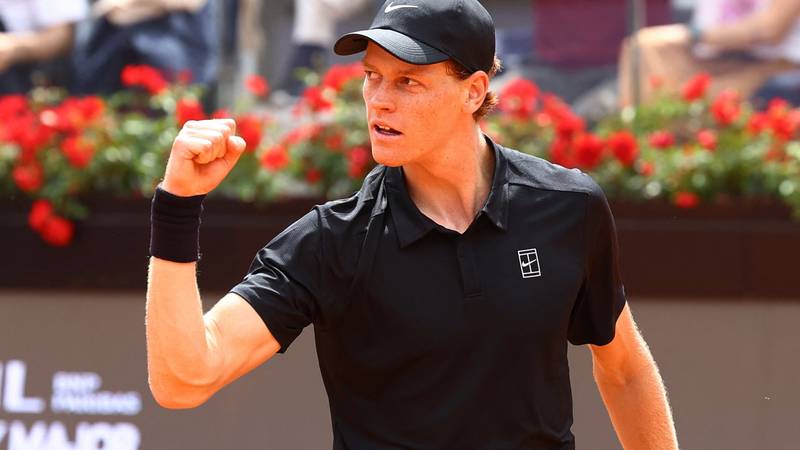 Sinner Înfrângerea Rekordului lui Djokovic, Avansează la Semifinale în Mastersul de la Roma