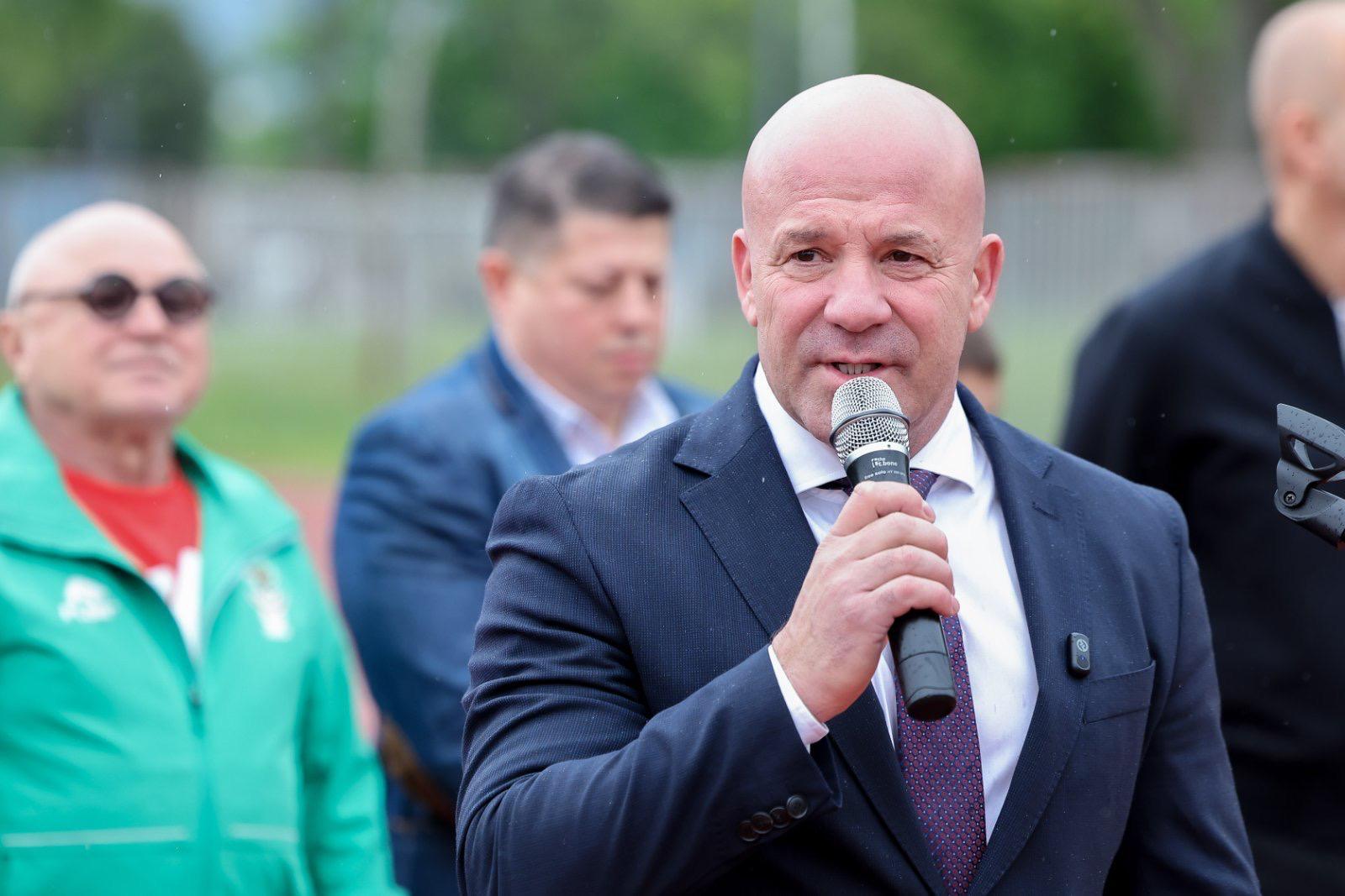 Ministrul Encho Keriazov a sărbătorit Ziua Sportului Bulgar în prezența a sute de copii la NSA