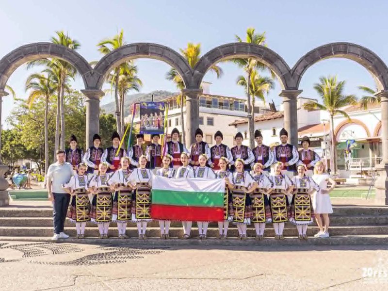 Însemnatul grup de copii "Ruschklyche" la Festivalul Vallarta Azteca din Mexic