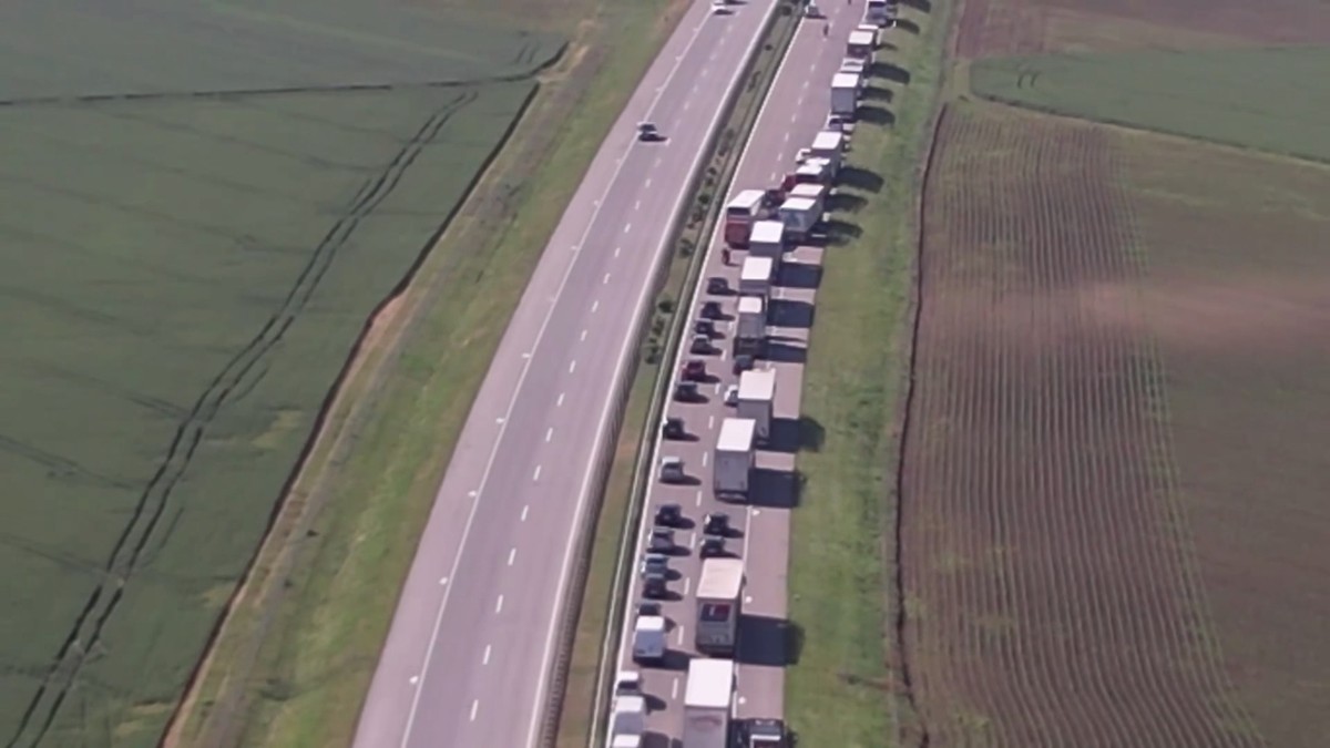 Accident de camion pe autostrada Subotica-Novi Sad: Kilometrăge de blocări