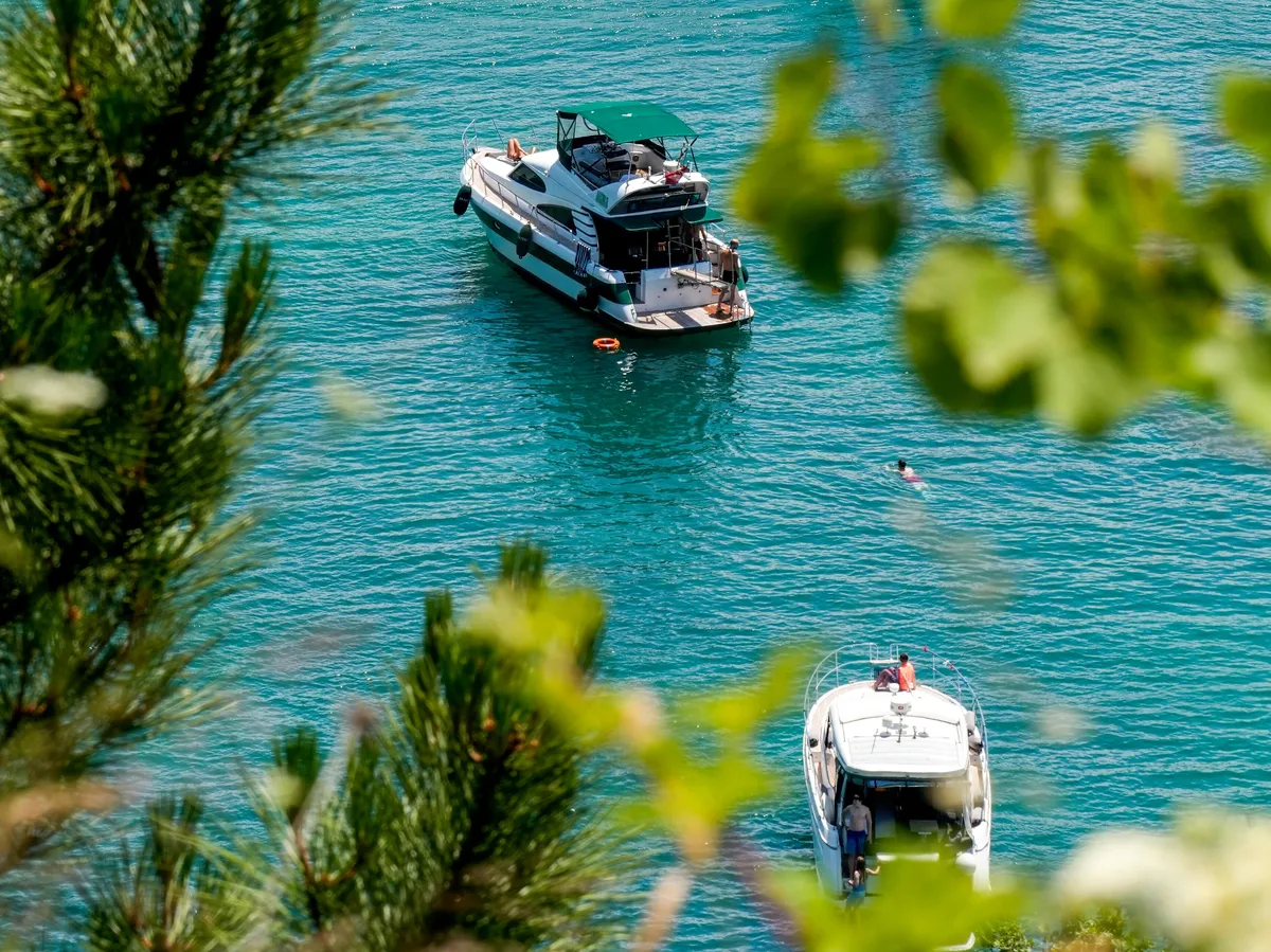 Prețuri închiriere iachturi pe Adriatică: costurile ascunse cresc rapid