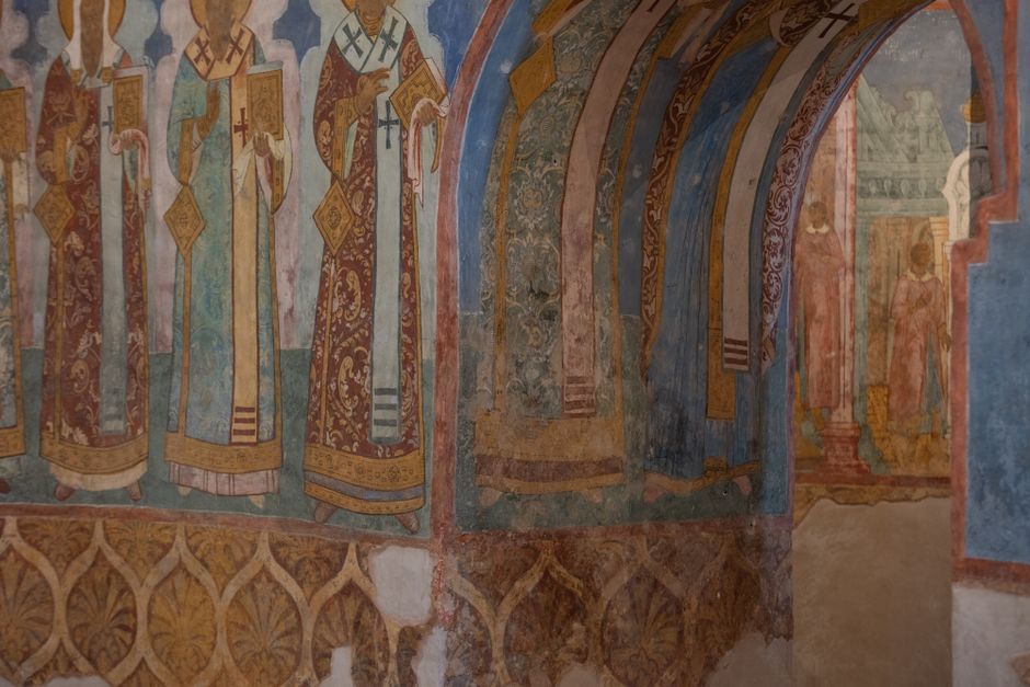 Teologia Luminii: Cum Frescele din Mănăstirea Studenica din Serbia Reprezintă Ierarhia Divină
