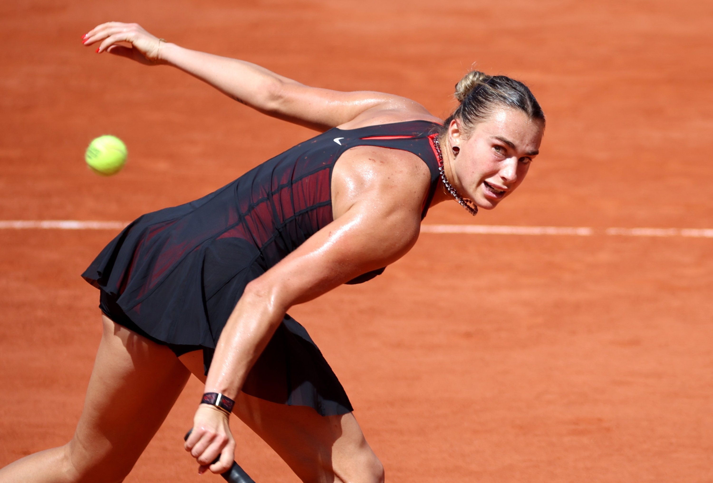 Sabalenka versus Osaka: Meciul de noapte decide sfertul de finală de la Roland Garros
