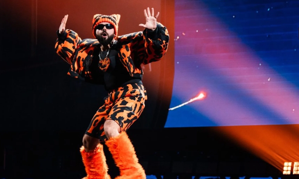 Akylas să încântă publicul în semifinala Eurovision cu un concept scenografic dinamic (video)