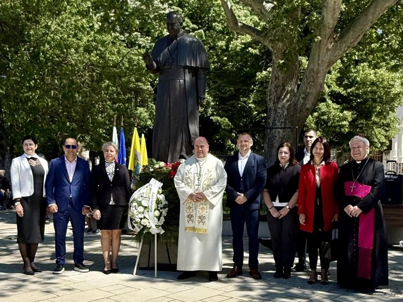 Monumentul Papa Francisc Deschis în Rakovski