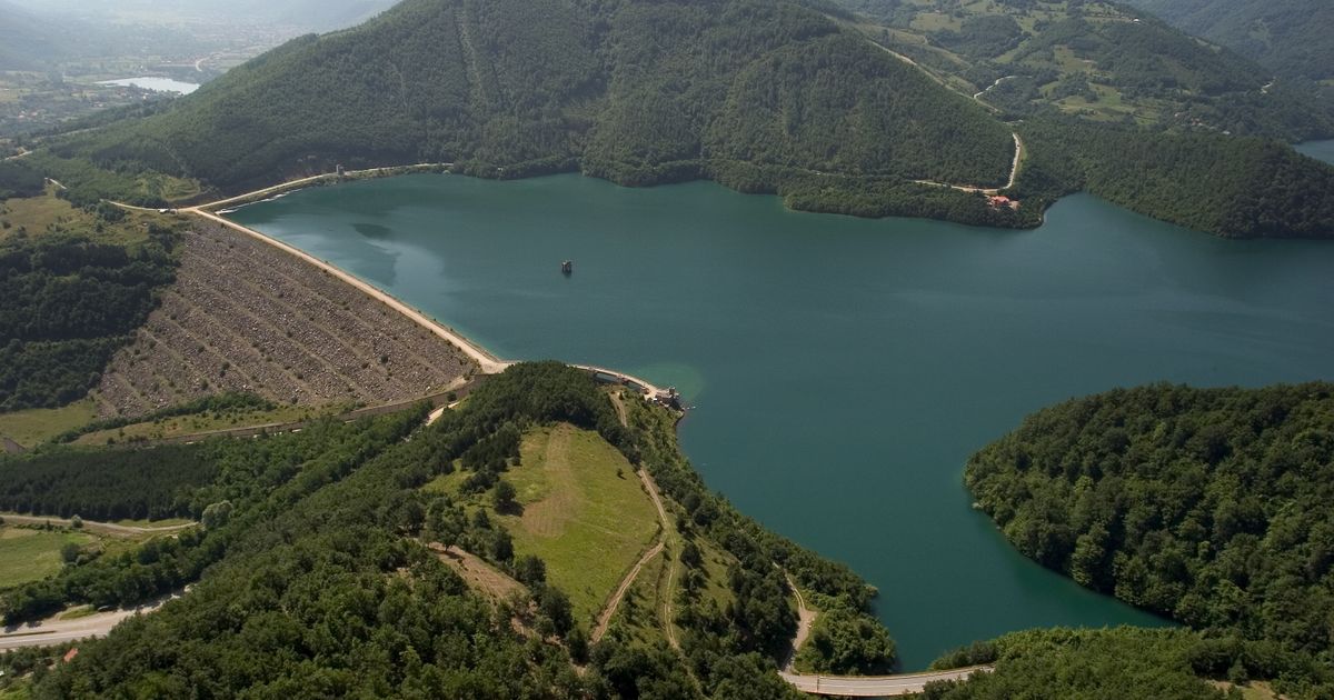 Taina lacului sârbesc: 14 sate submerse și ruine medievale la fundul apei