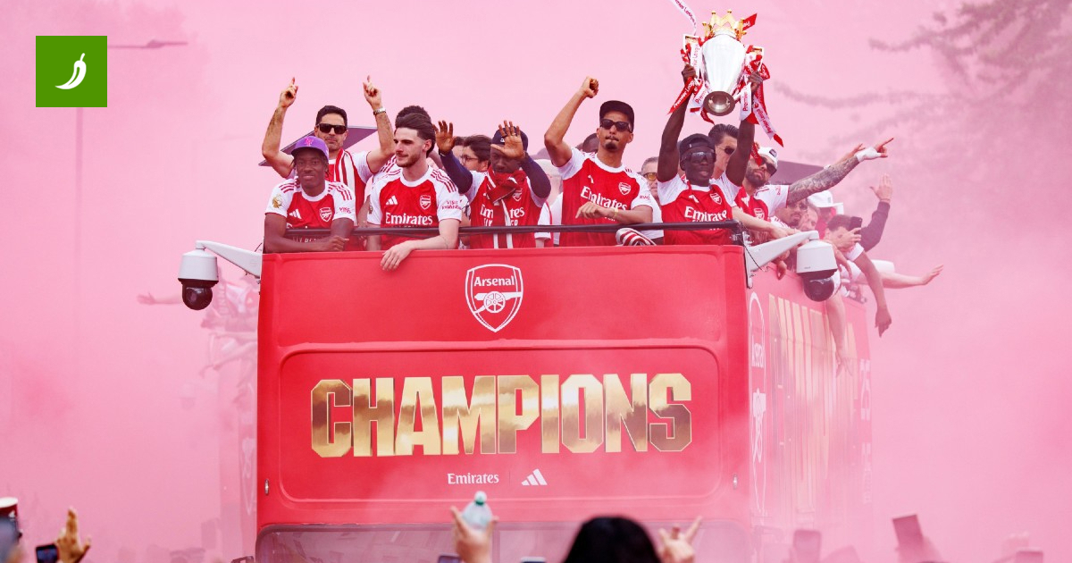 Arsenal sărbătorește titlul în fața a 1.5 milioane de oameni în Londra după 22 de ani