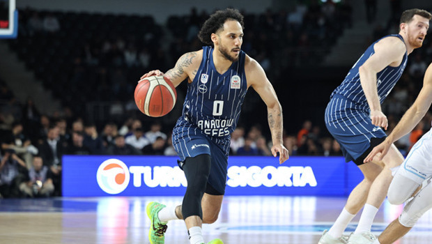 Anadolu Efes zdrobește Türk Telekom, asigură semifinala