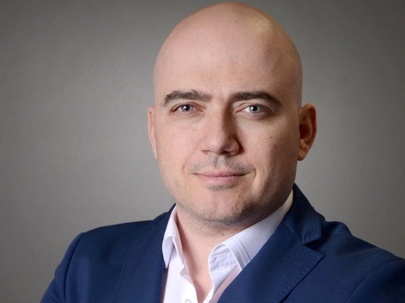 Un Veteran al Turismului, Forțat în Politică, Conduc Turismul