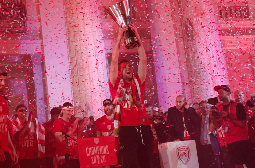 Pireu explodează după al patrulea trofeu de EuroLeague al Olympiacosului