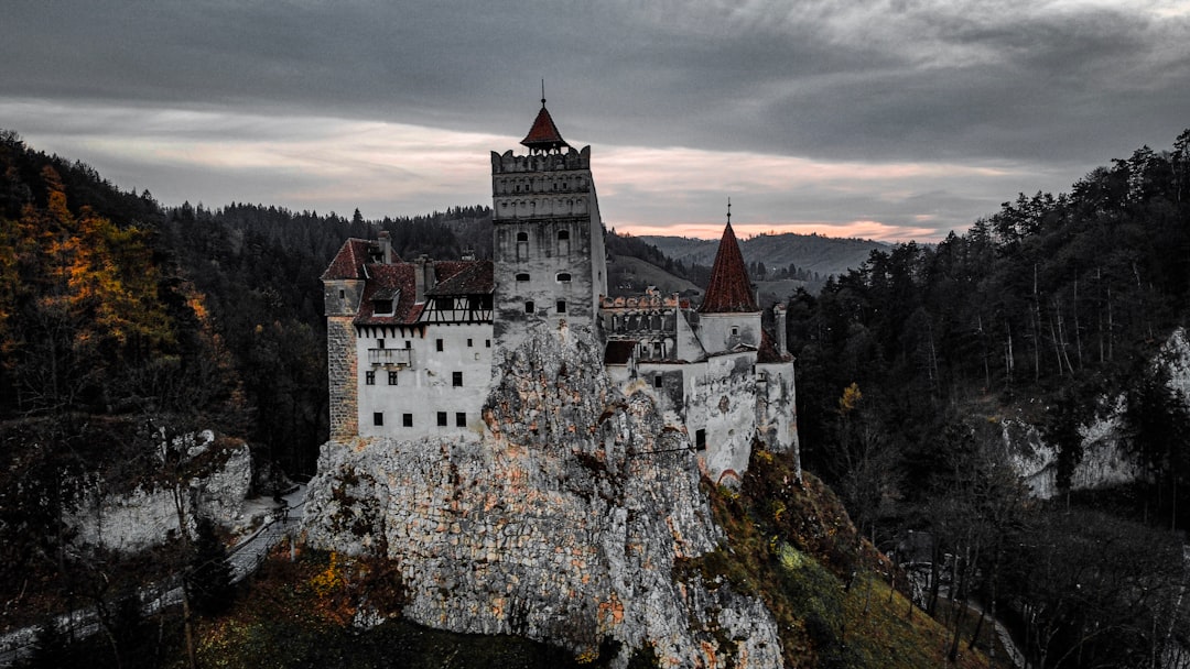 Transilvania Dezvăluită: Casteluri, Păduri și Orașe Medievale