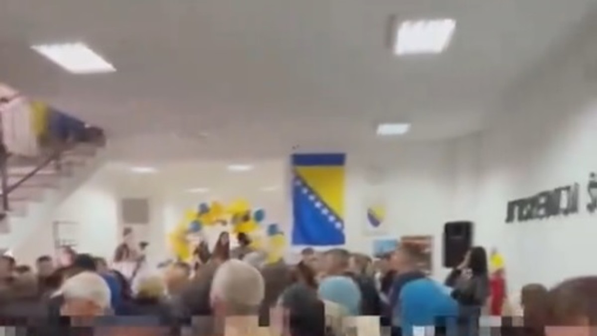 Scandal la matură în Cazin: Doi părinți se aibă cu violență pentru locuri