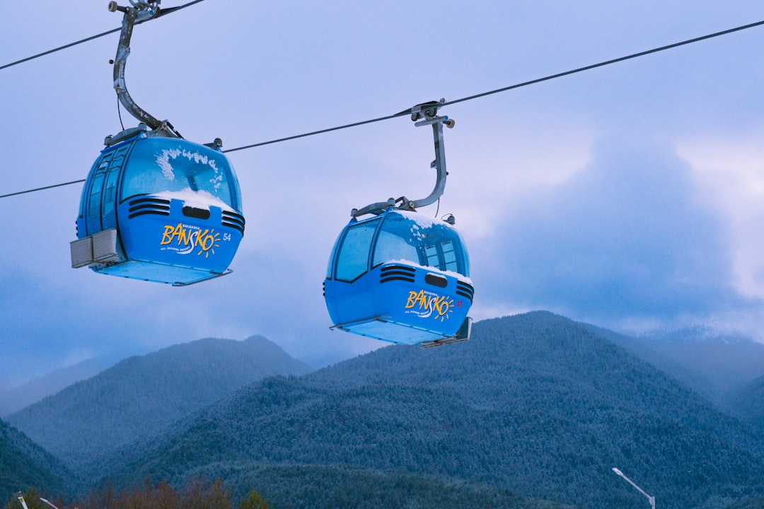 Schi la Bansko: De ce capitala bulgară a schiului off-piste este cel mai bine păstrat secret al Balcanilor