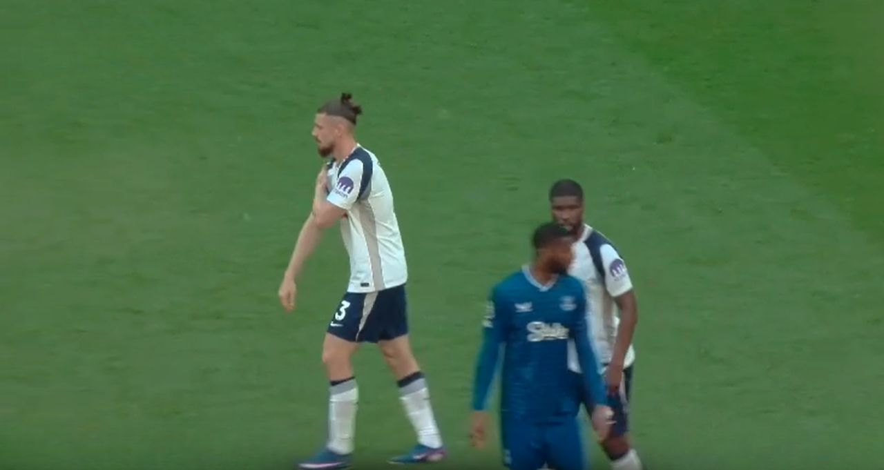 Presa britanică laudă Radu Drăgușin după salvarea crucială a Tottenham-ului
