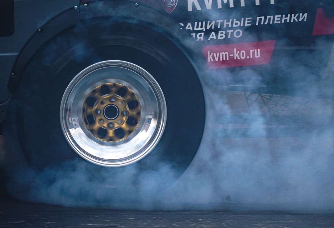Ascensiunea cu viteză mare a drifting-ului în Balcani: De la cultura underground a garajelor la lumina reflectoarelor internaționale
