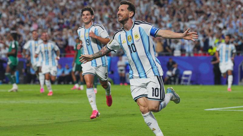 Messi egalează recordul lui Klose cu un hat-trick istoric
