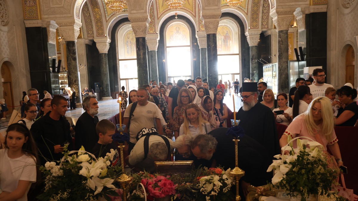 300.000 șireturi împotriva credinței: Vor fi de ajuns?