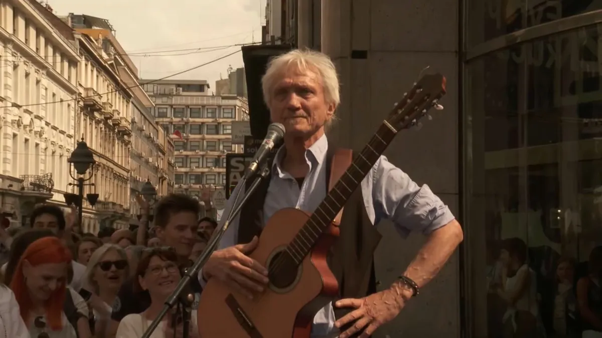 Darko Rundek susține studenții de protest din Belgrad cu "Ay Carmela"