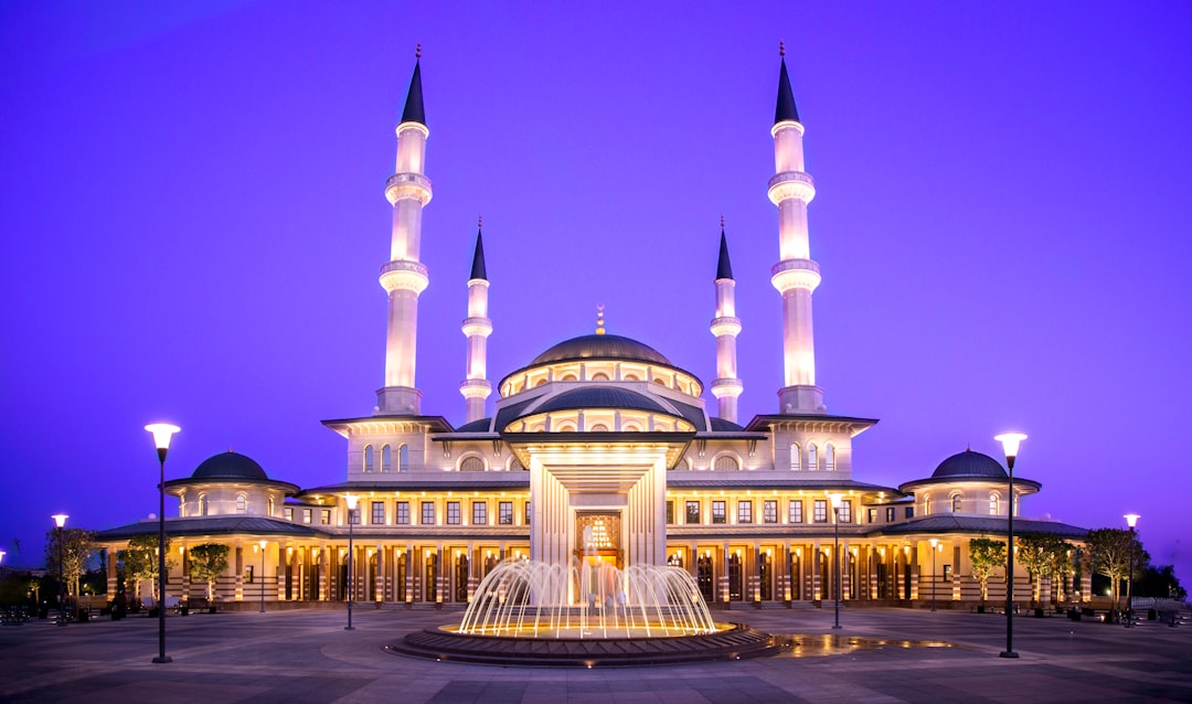 Vreme extrem în Ankara: Inundații fulger și grindină tulbură capitala Turciei