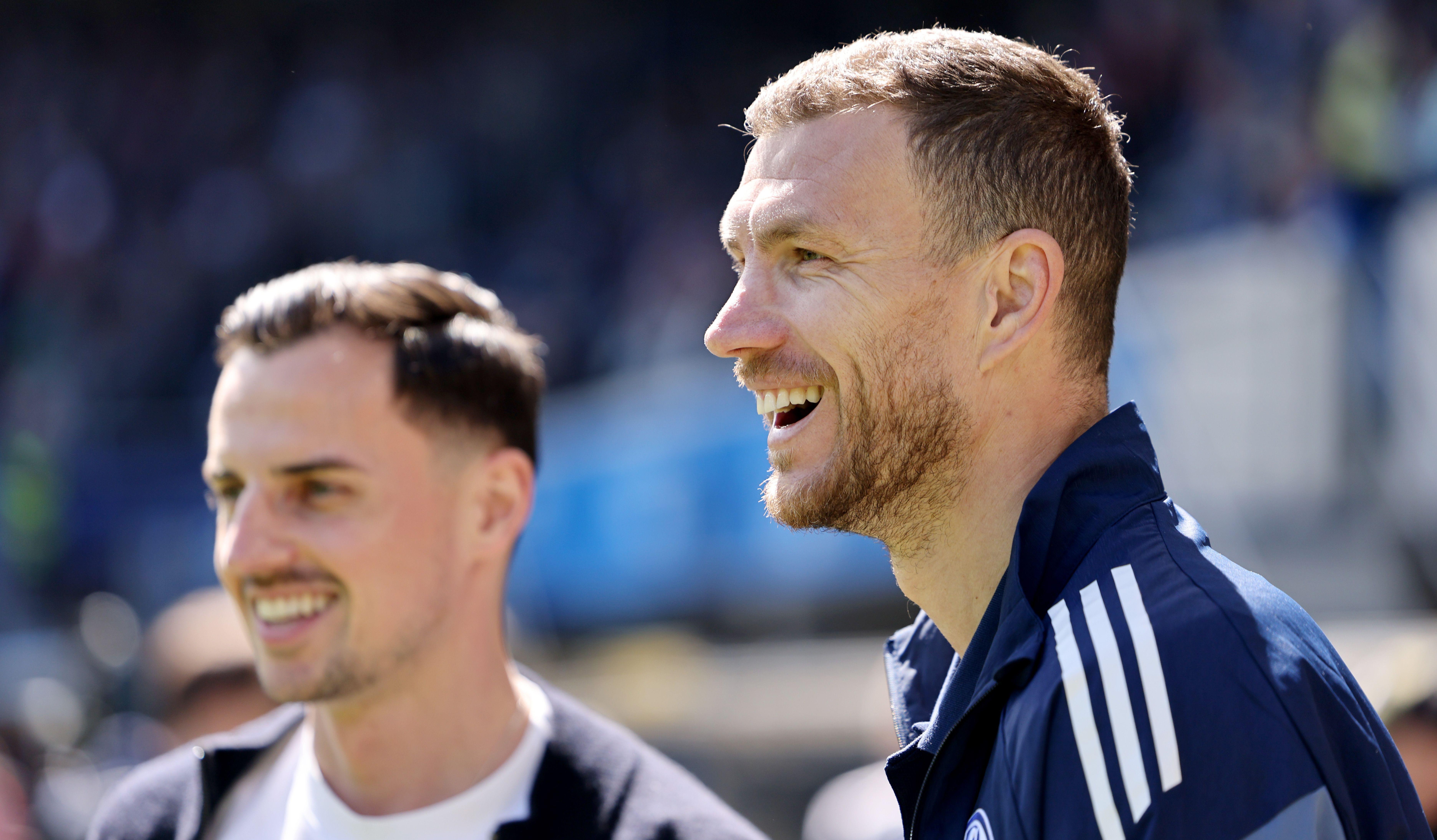 Schalke 04 Negociază cu Edin Džeko pentru Primul Sezon Bundesliga