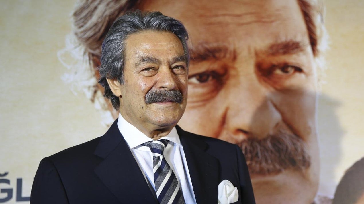 Iconica cinematografică turcă Kadir İnanır în curățenia intensivă