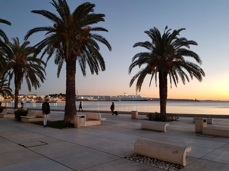 Split Croatia Golden Gate Zlatna Vrata archway sunset tourists