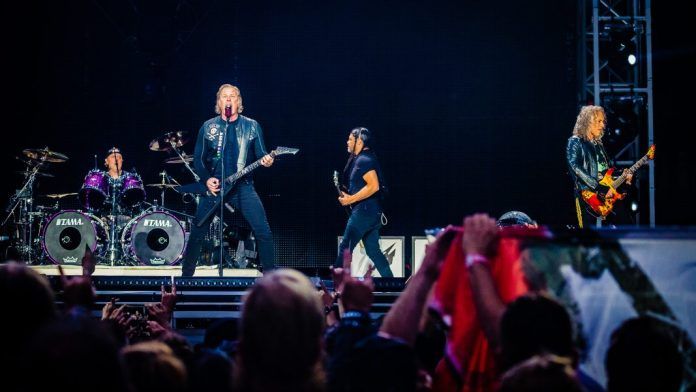Metallica și Iron Maiden Duce Prețurile Airbnb din Atena la 52% în Mai