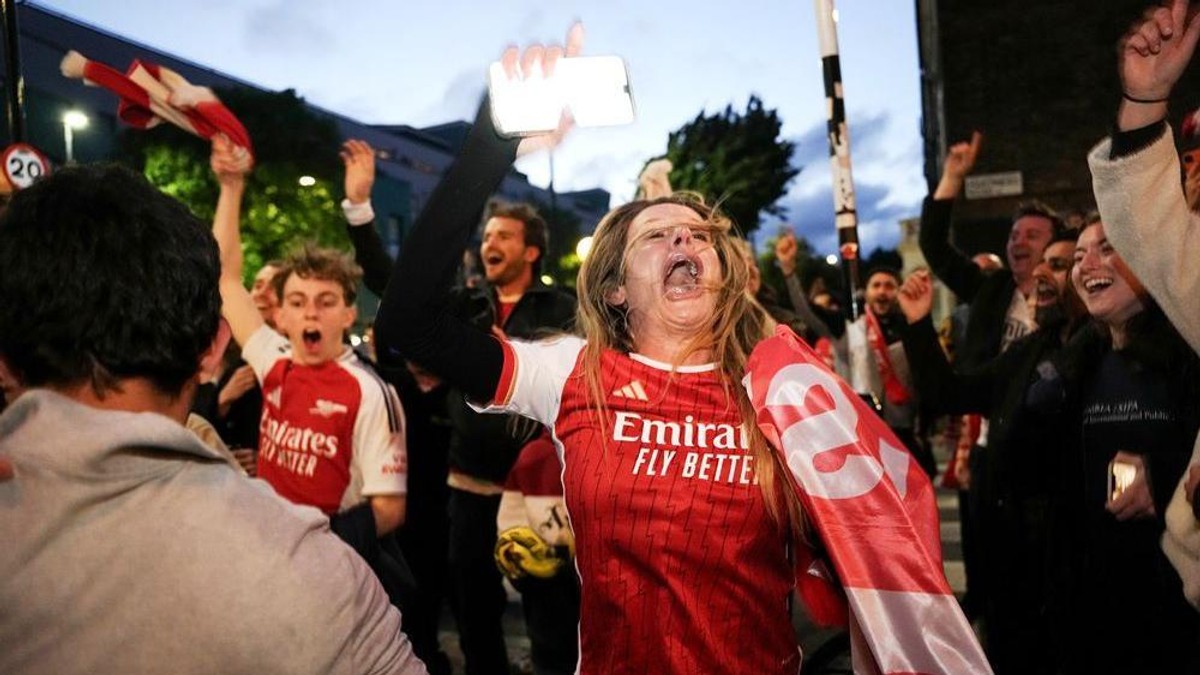 Arsenal câștigă Premier League după 22 de ani
