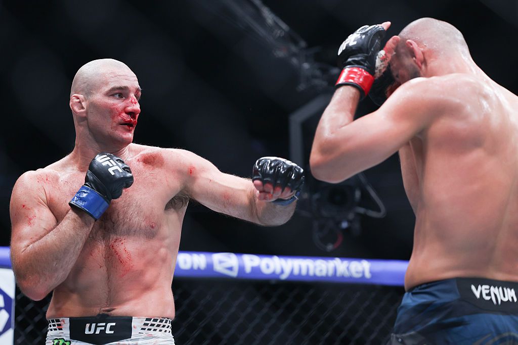 Strickland Îndepărtă Chimaev și Reînnoie Titlul UFC de la Mijloc