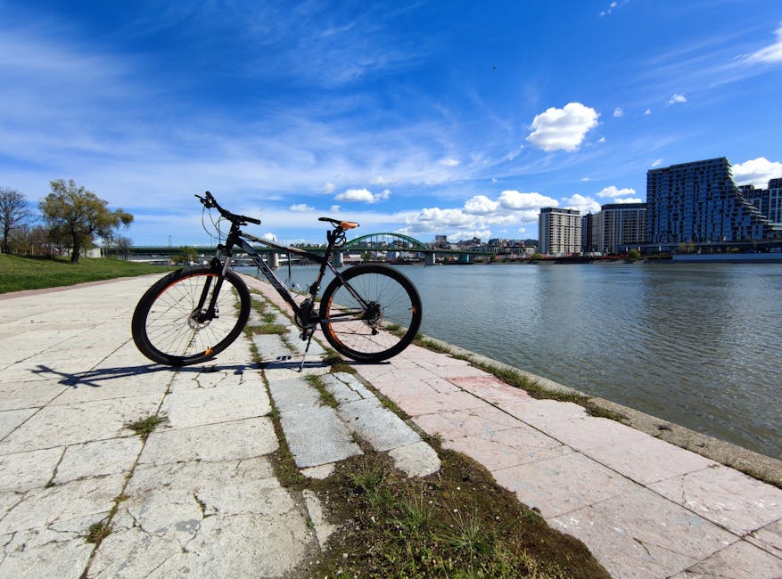 Pedalând prin Balcani: Un ghid Gonzo pe cele mai brutale și frumoase rute de bicicletă