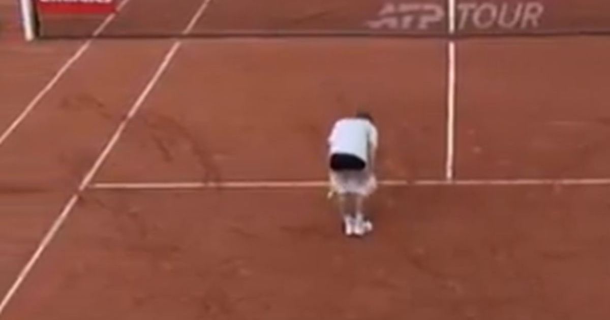 Tennisistul francez Corentin Moutet îndoaie atenția cu un gest neobișnuit