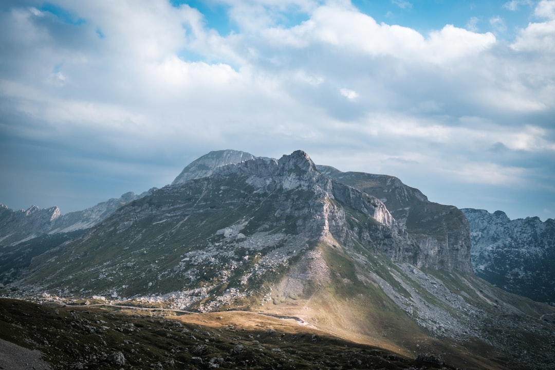 Parcul Național Durmitor: Inima Sălbatică de Munte a Muntenegrului