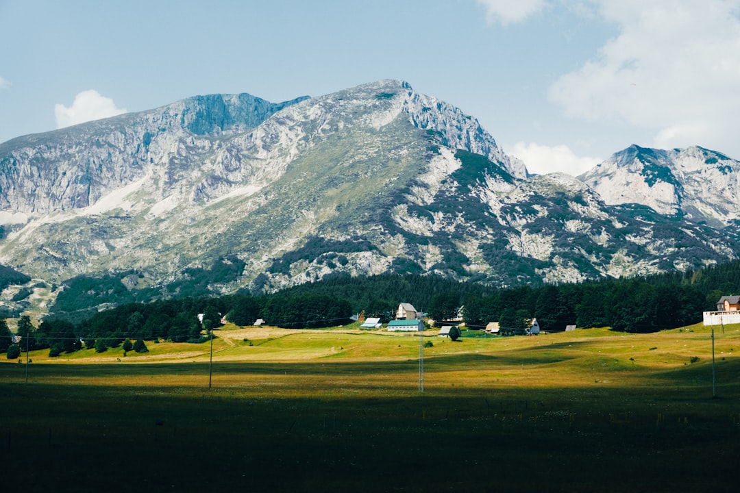 Parcul Național Durmitor: Inima Sălbatică Muntoasă a Muntenegrului