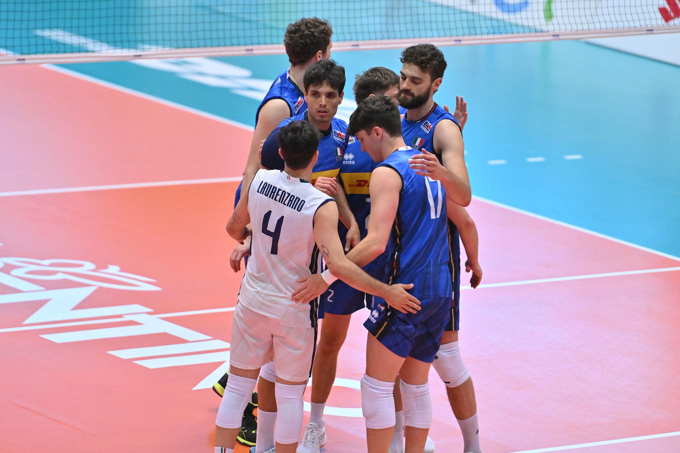 Italia zdrobește Turcia 3-0 la startul sezonului